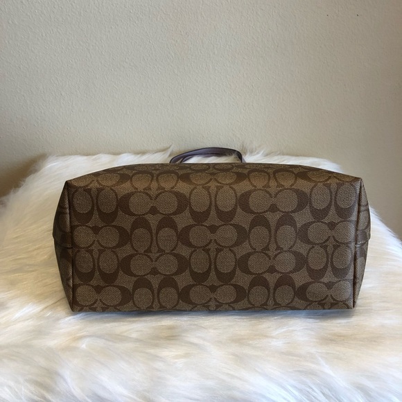 Coach - Picture 7 of 8